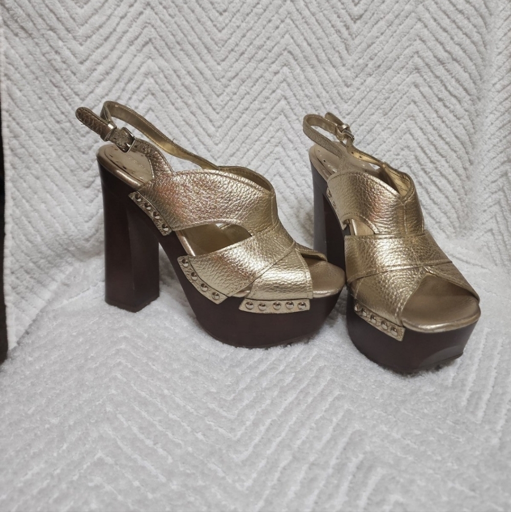 BCBG gold and wood platform 5.5" heels. Size 7.